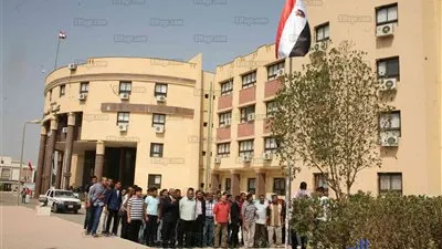 جامعة جنوب الوادي تستهل العام الجامعي الجديد بتحية العلم (صور)