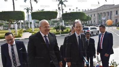 رئيس جامعة القاهرة يلتقي السفير الياباني لبحث دعم العلاقات التعليمية والبحثية 