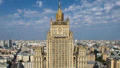 الخارجية الروسية ترد على مزاعم مساعدة أسانج للهروب من بريطانيا