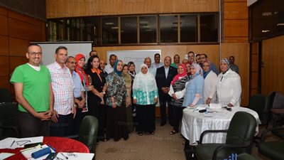 رئيس جامعة أسيوط يتفقد مركز تطوير التعليم الجامعي