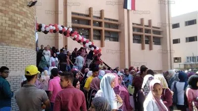 بالطبل والبلالين.. طلاب جامعة الإسكندرية يستقبلون العام الدراسي الجديد (فيديو وصور)