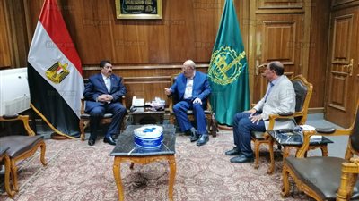 محافظ القليوبية يناقش الإجراءات التنفيذية لمبادرة الرئيس للقضاء على فيروس c (صور)
