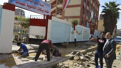 رئيس مدينة كفر الشيخ يوجه برفع كفاءة الشوارع المحيطة بالمدارس (صور)