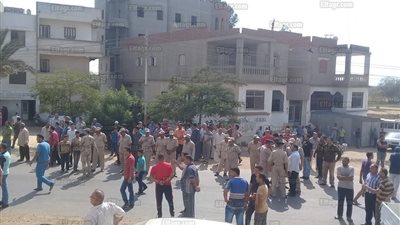 محافظ الدقهلية والمستشار العسكري والأنبا داوود في استقبال جثمان أول شهيد قبطي من أبناء الدقهلية