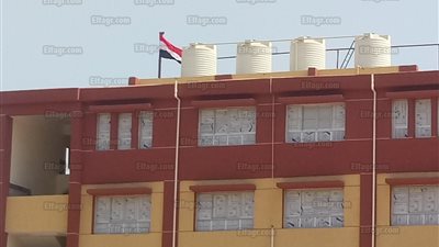 رفع الأعلام بمدارس القليوبية لغرس الولاء والانتماء في نفوس الطلاب (صور)