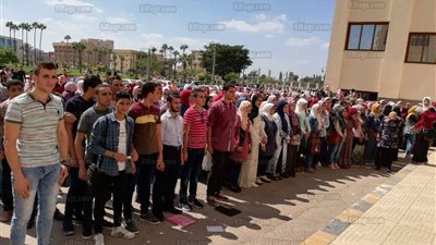 التربية النوعية بكفرالشيخ تستقبل طلابها بالأعلام وتحية العلم (صور)