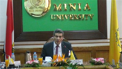 رئيس جامعة المنيا: وضع آليات للبدء في إجراء أعمال تحاليل فيروس سي