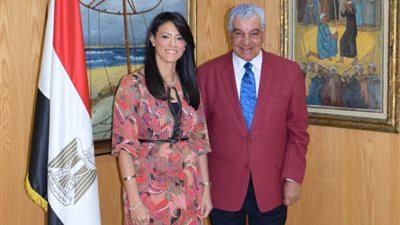 وزيرة السياحة تلتقي 