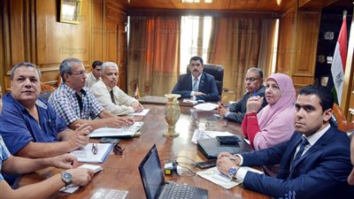 محافظ القليوبية يستعرض تنفيذ مشروعات مدينة قليوب وتذليل العقبات (صور)