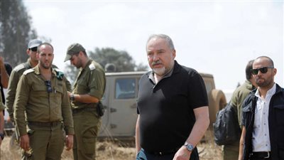 ليبرمان يصف لقاء أولمرت بعباس بأنه 