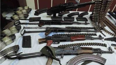 ضبط 8 عاطلين بحوزتهم أسلحة نارية وذخيرة بالفيوم