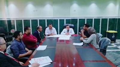 رئيس مركز ملوي بالمنيا يناقش بدء أعمال توصيل الغاز الطبيعي للمنازل