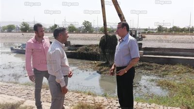 حملات لتطهير مخرات السيول في قنا (صور)