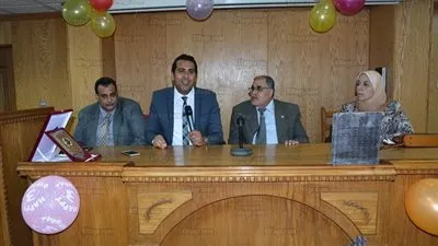 تكريم الدكتور هيثم الفيل المدير التنفيذي للمعلومات بجامعة الفيوم