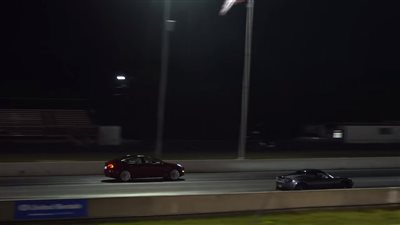 شاهد.. تيسلا رودستر تتحدى موديل 3 Performance في سباق التسارع