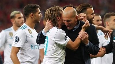 حفلة The best تجمع أول لقاء بين زيدان ولاعبي الريال