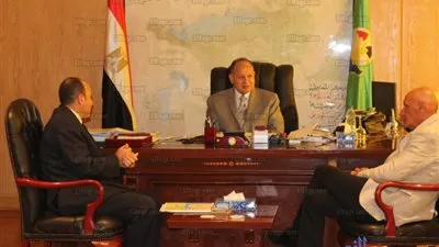 محافظ الفيوم ورئيس برنامج الاتحاد الأوربي للتنمية الريفية يبحثان آليات العمل المشترك (فيديو وصور)