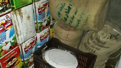 تفاصيل ضبط 4 أطنان جبن مليئة بالحشرات قبل توزيعها على الطلاب بأبو النمرس