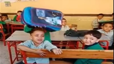 بعد تداول فيديو لتلميذ يبكي داخل الفصل بسبب رغبته في النوم.. 