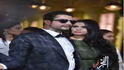 الظهور الأول للفيشاوي مع زوجته في افتتاح 