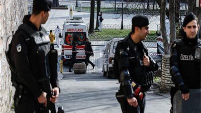 الشرطة التركية تقبض على صحفي نشر خبر انتحار أب بسبب فقره