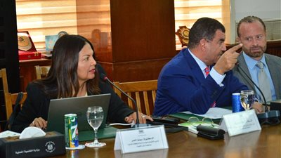 مسؤولة إماراتية تعرض تجربة إدارة المخلفات الصلبة