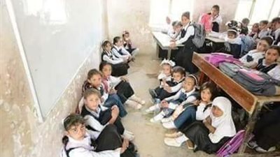 إقالة مدير مدرسة بالقليوبية من منصبه لجلوس التلاميذ على 