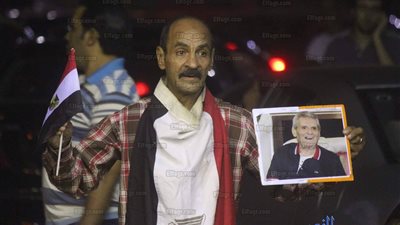 الخطيب وأبوزيد ونادر السيد في عزاء الكابتن عادل هيكل (صور)