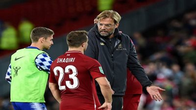 يورجن كلوب يوبخ شاكيري بسبب محمد صلاح (فيديو)