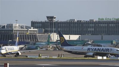 أيرلندا تعتقل شخص ركض على مدرج مطار دبلن من أجل اللحاق بطائرته