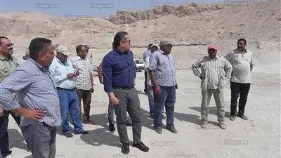 العناني يتفقد أعمال حفائر الأقصر: سعداء باستئناف العمل (صور)