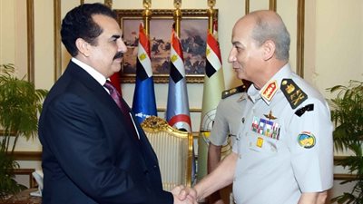 وزير الدفاع يلتقي القائد العسكري للتحالف الإسلامي العسكري لمحاربة الإرهاب 