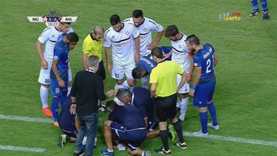 إصابة خطيرة في مباراة الأهلي والنجمة بالبطولة العربية (فيديو)