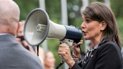 هايلي تشارك في تظاهرة ضخمة تطالب برحيل الرئيس الفنزويلي