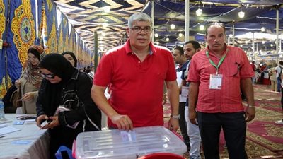 شوبير يدلي بصوته في عمومية الأهلي