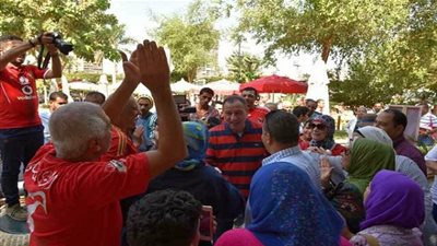 الخطيب يستعرض مهاراته في عمومية الأهلي 