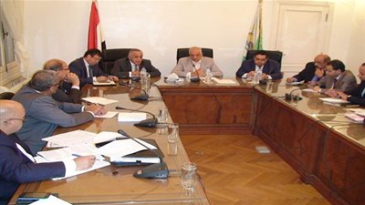 رئيس التنمية الصناعية يناقش دعم الاستثمار الصناعي مع محافظ الجيزة 