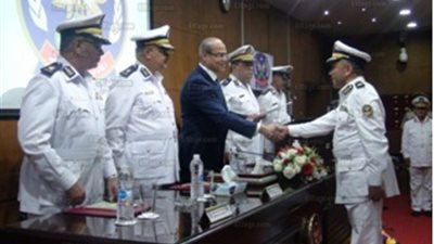 رئيس أكاديمية الشرطة يشهد تخرج الدورة التدريبية الأولى للضباط