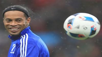 رونالدينيو يحرج بويول!  