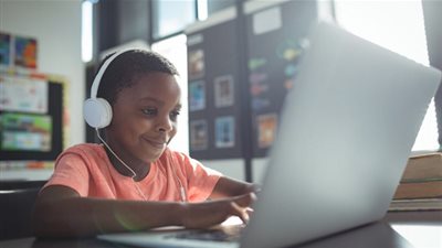 فيسبوك تطلق مبادرة جديدة لتعليم الطلاب 