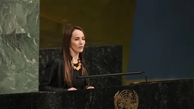 قرقاش يلتقي رئيسة المنظمة العالمية للبرلمانات