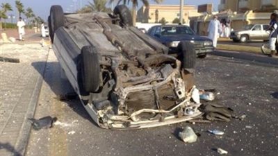 إصابة 4 أشخاص في حادث انقلاب سيارة على طريق 