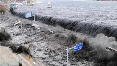 أسقطت مئات القتلى والجرحى.. كل ما تريد معرفته عن موجات تسونامي التي ضربت إندونيسيا