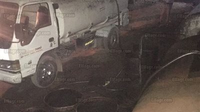 سقوط صاحب مخزن بحوزته 8 ألاف لتر سولار مدعم بالسلام (صور)