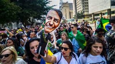 البرازيل: عشرات الآلاف تشاركن فى مسيرة نسائية ضد مرشح اليمين المتطرف