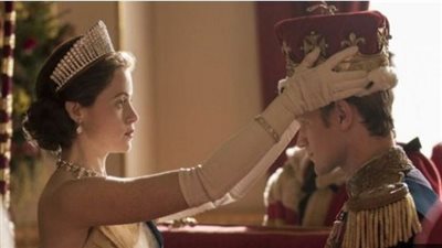 الممثلة كلير فوي تكشف عن صراعها مع القلق النفسي منذ طفولتها