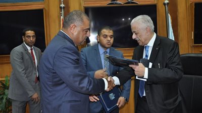 وزير التعليم يوقع بروتوكولا مع 