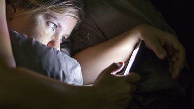 الضوء الأزرق وأضراره على الصحة