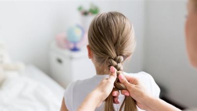 7 خطوات للعناية بشعر طفلتك