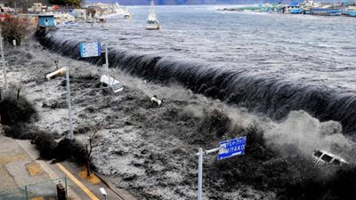 كارثة جديدة.. تسونامي يضرب إندونيسيا بعد زلزال مدمر (التفاصيل الكاملة)